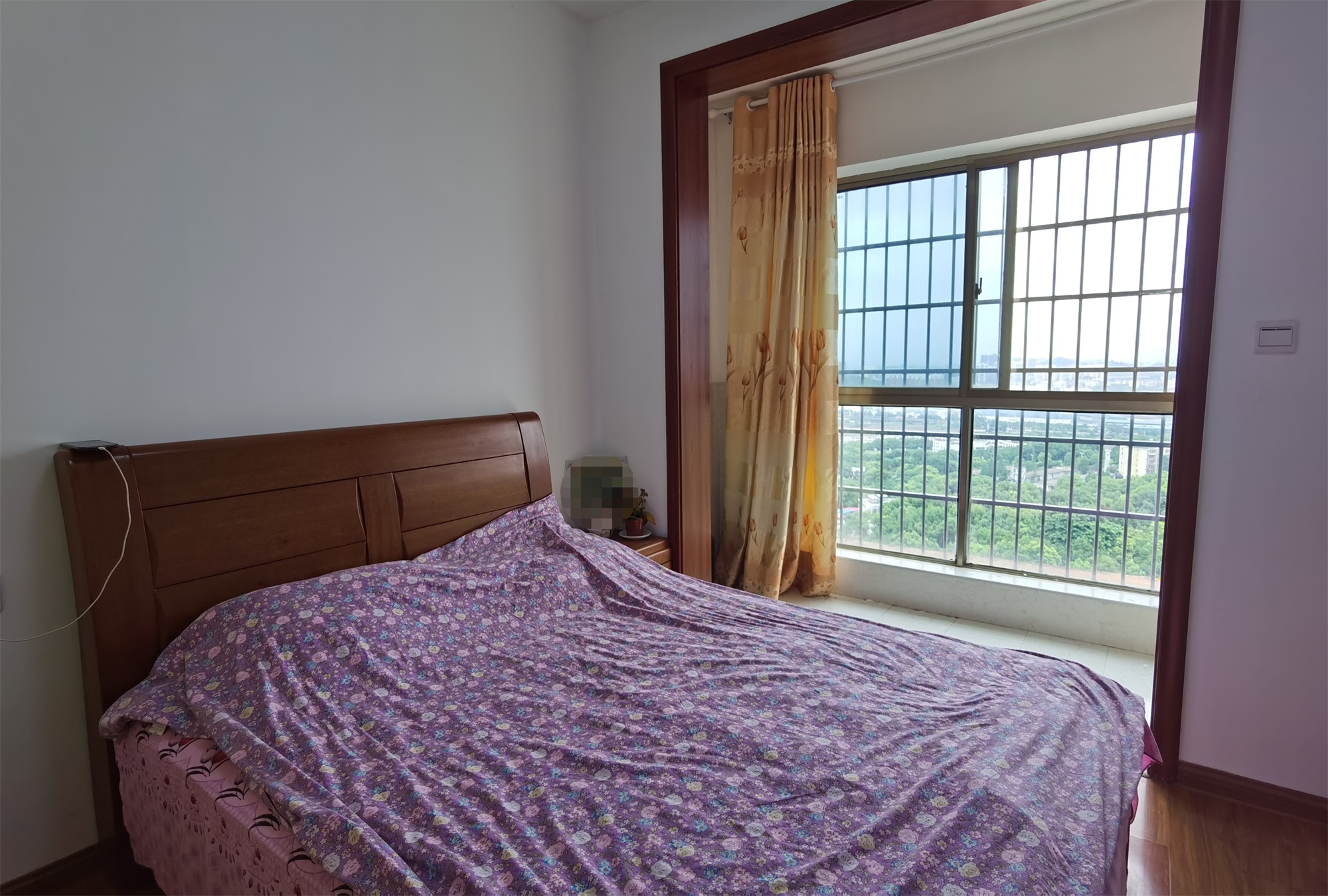 公园道一号(兆富佳园) 3室2厅1卫 95.0万 公园道一号(兆富佳园) 3室2厅1卫 95.0万客厅