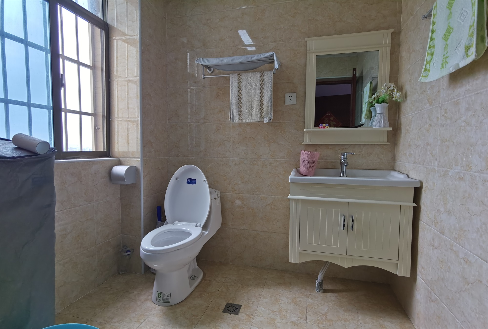 公园道一号(兆富佳园) 3室2厅1卫 95.0万 公园道一号(兆富佳园) 3室2厅1卫 95.0万客厅