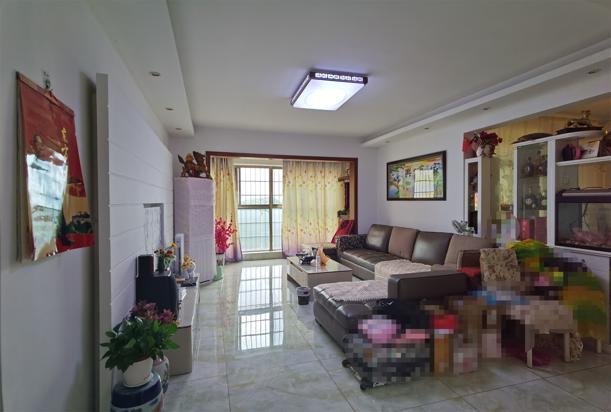 公园道一号(兆富佳园) 3室2厅1卫 95.0万 公园道一号(兆富佳园) 3室2厅1卫 95.0万客厅