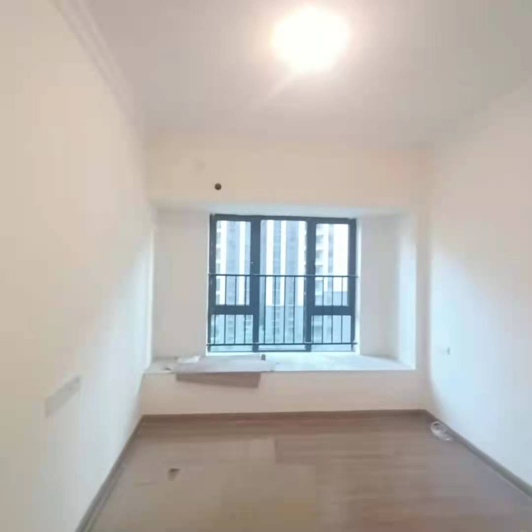 华耀碧桂园十里江湾誉峯 4室2厅2卫 2500.0元/月 华耀碧桂园十里江湾誉峯 4室2厅2卫 2500.0元/月室内图