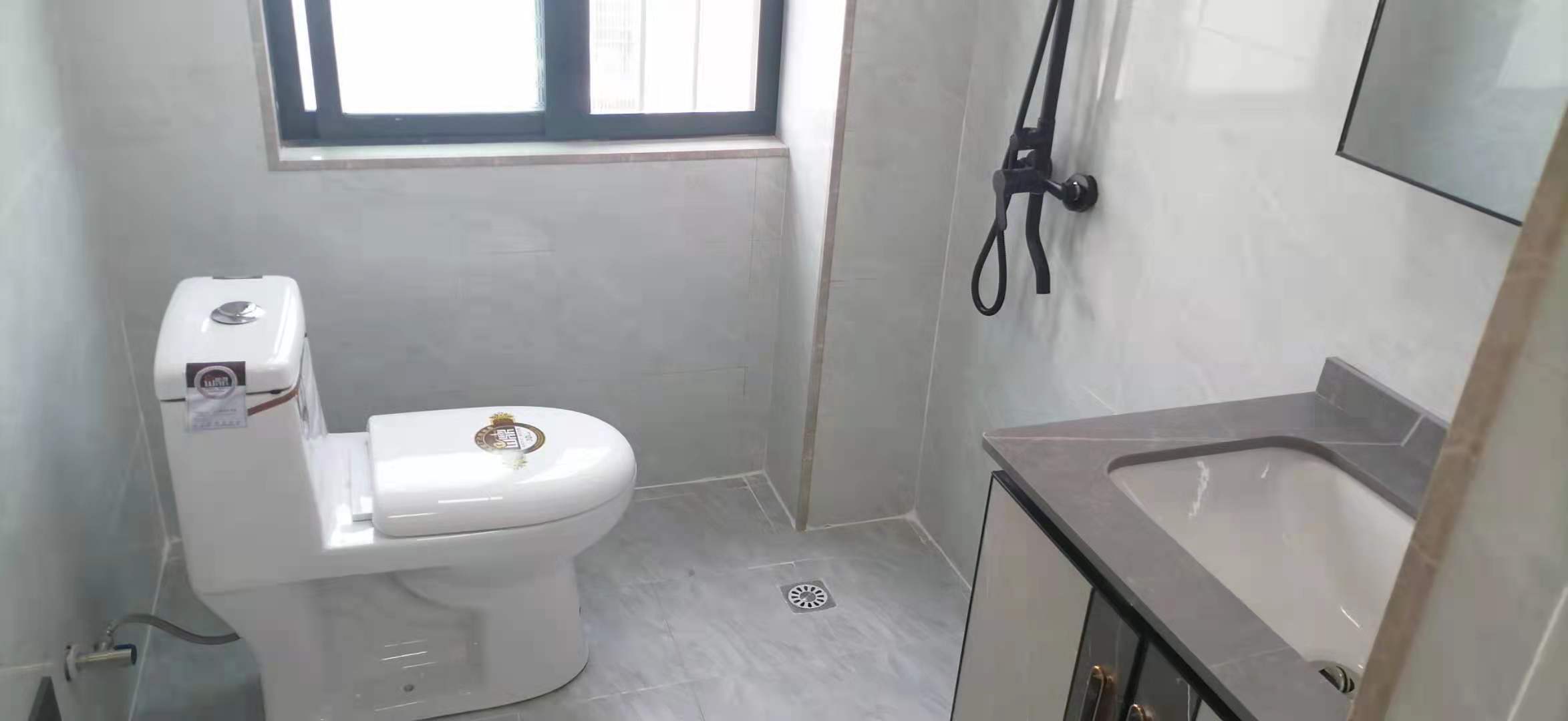 锦绣佳苑 3室2厅2卫 89.8万 锦绣佳苑 3室2厅2卫 89.8万卫生间