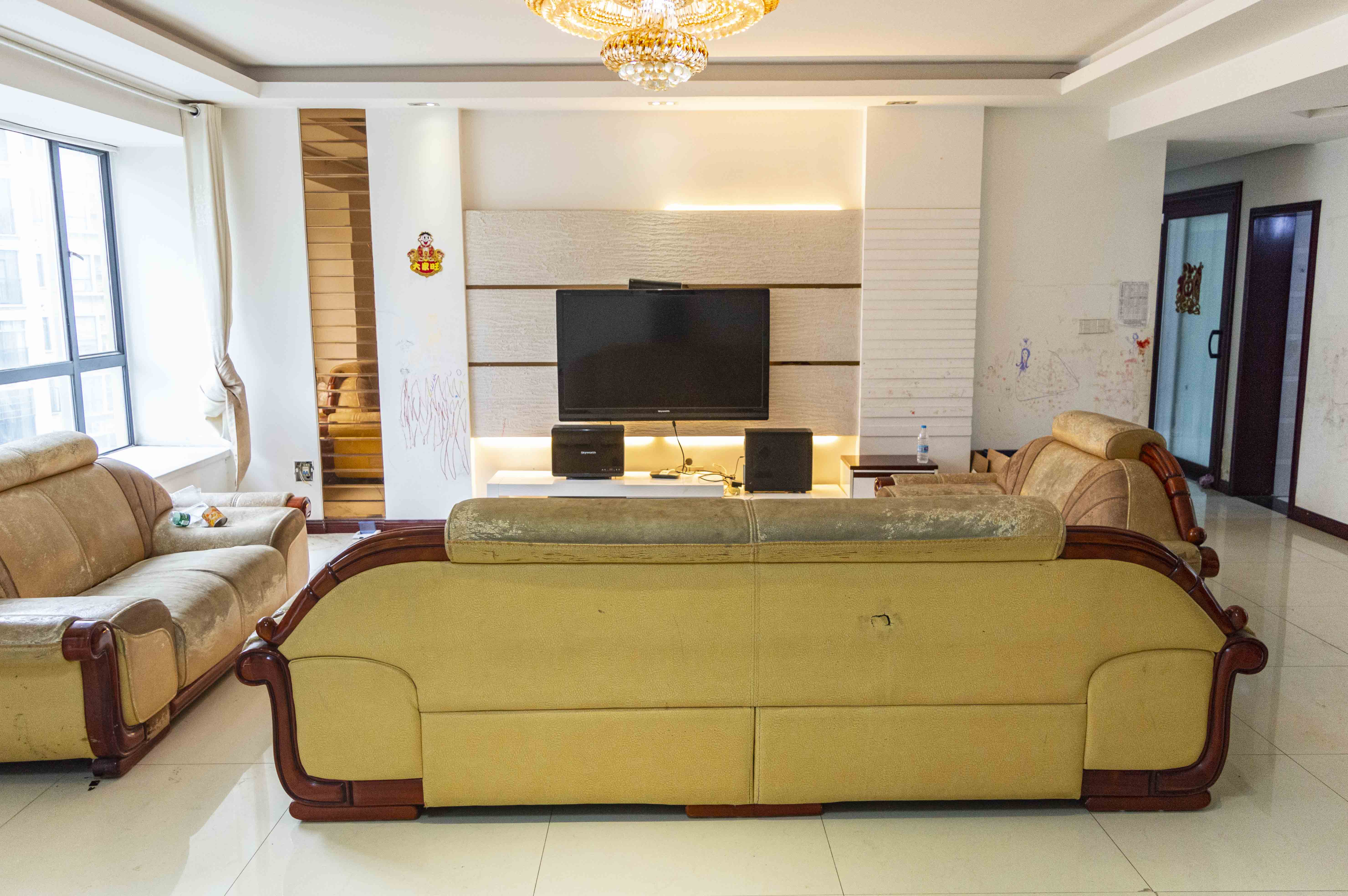 中核缇香名苑  4室2厅2卫    116.0万 中核缇香名苑  4室2厅2卫    116.0万客厅