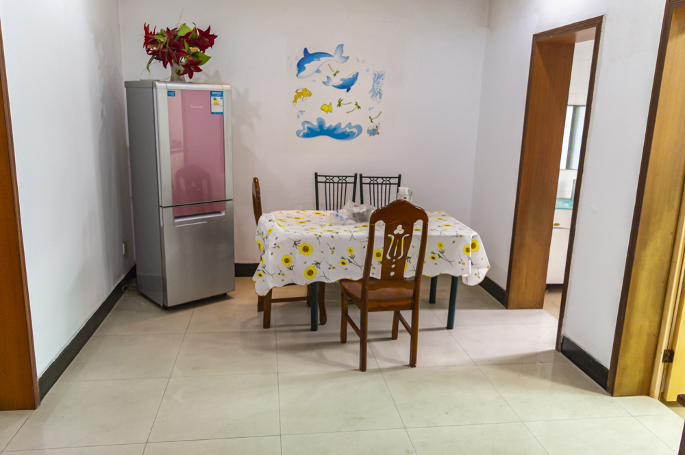 移民小区  3室2厅2卫    52.0万卫生间