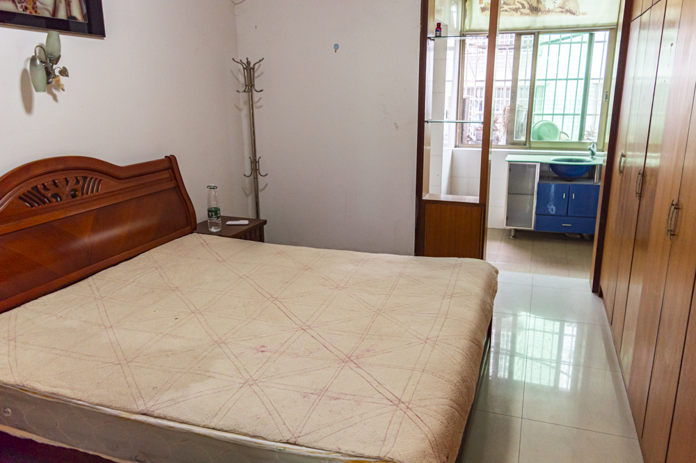 移民小区  3室2厅2卫    52.0万卫生间