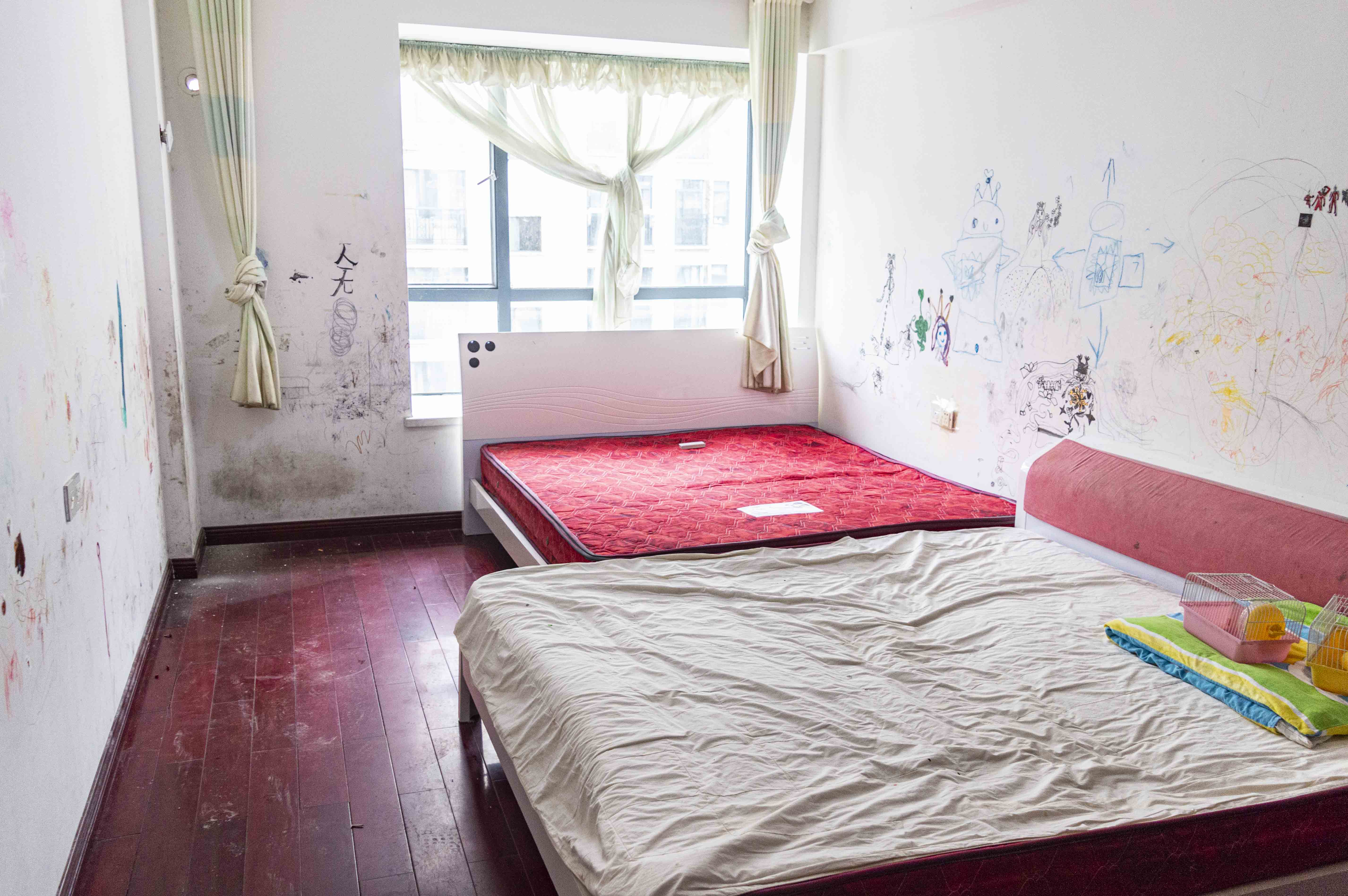 中核缇香名苑  4室2厅2卫    116.0万 中核缇香名苑  4室2厅2卫    116.0万客厅