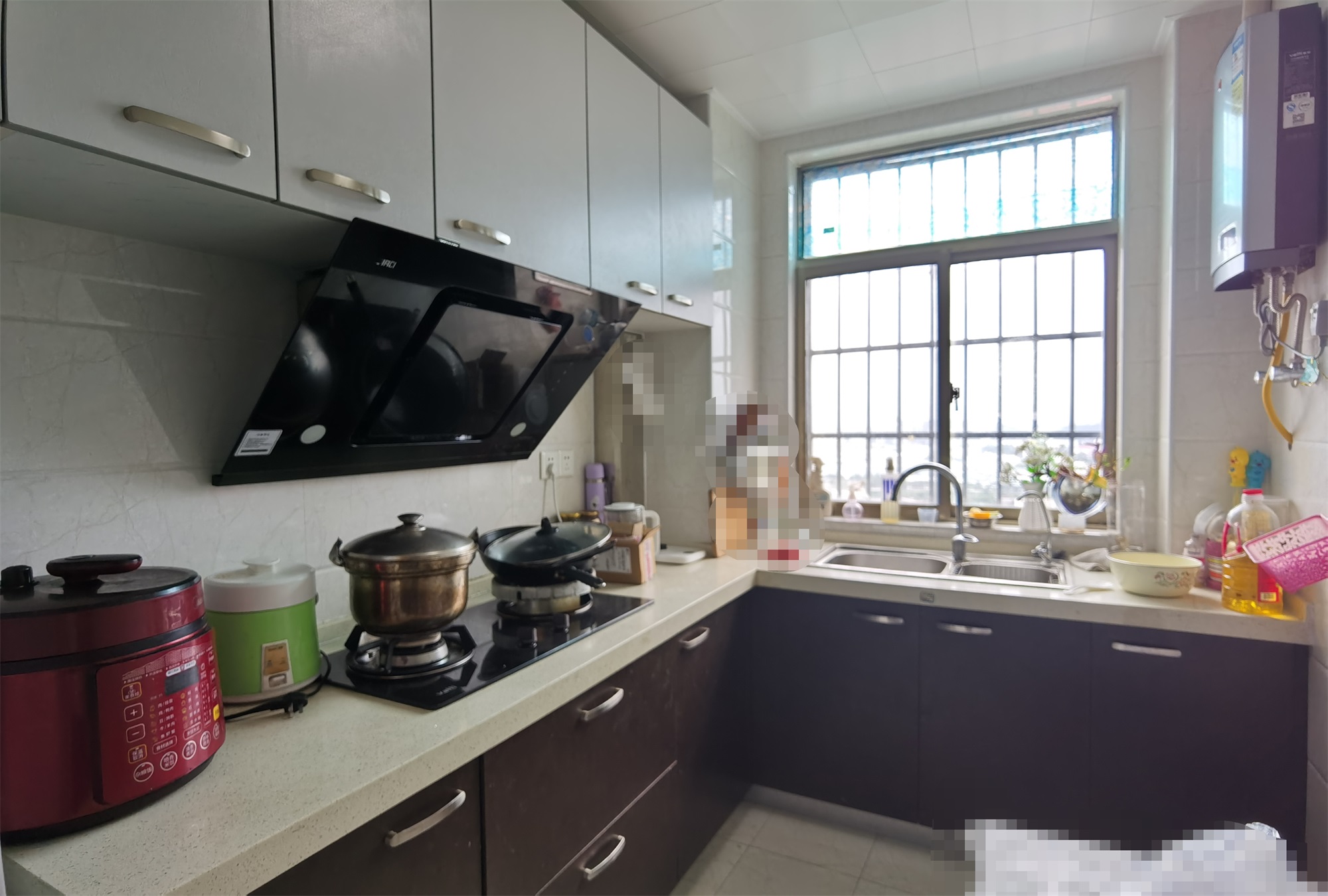 公园道一号(兆富佳园) 3室2厅1卫 95.0万 公园道一号(兆富佳园) 3室2厅1卫 95.0万客厅