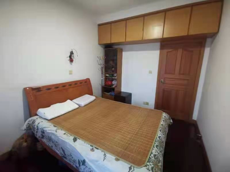 翠塘小区  3室2厅2卫    60.8万 翠塘小区  3室2厅2卫    60.8万客厅