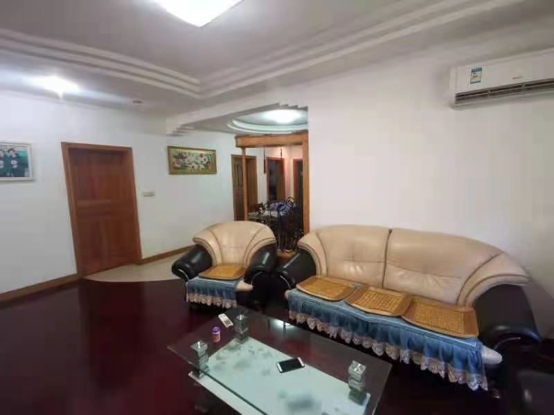 翠塘小区  3室2厅2卫    60.8万 翠塘小区  3室2厅2卫    60.8万客厅