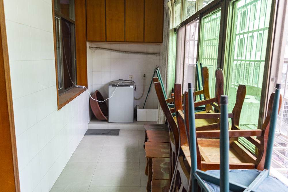 移民小区  3室2厅2卫    52.0万卫生间