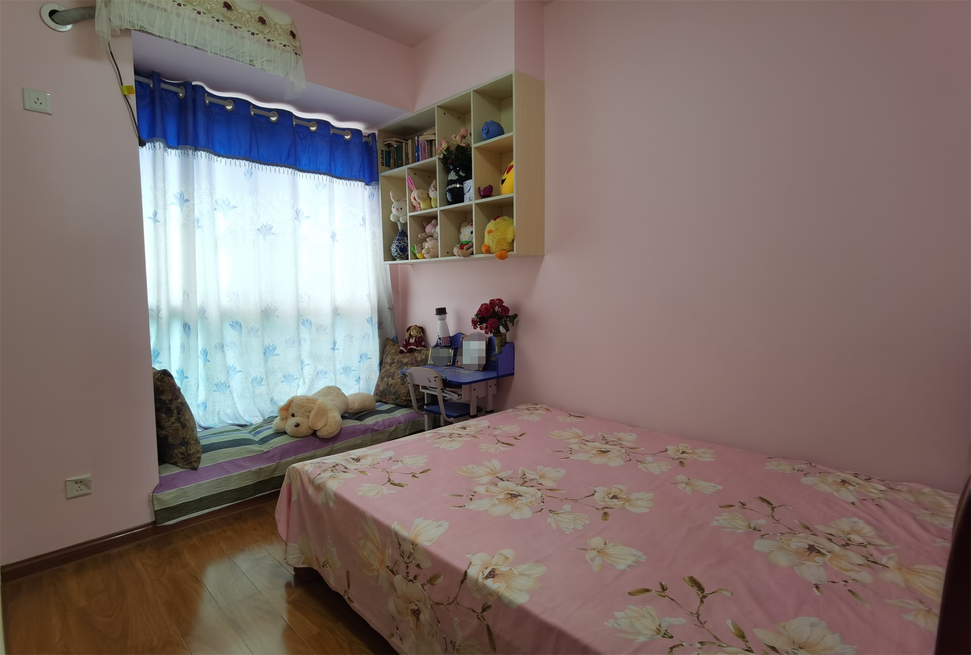 公园道一号(兆富佳园) 3室2厅1卫 95.0万 公园道一号(兆富佳园) 3室2厅1卫 95.0万客厅