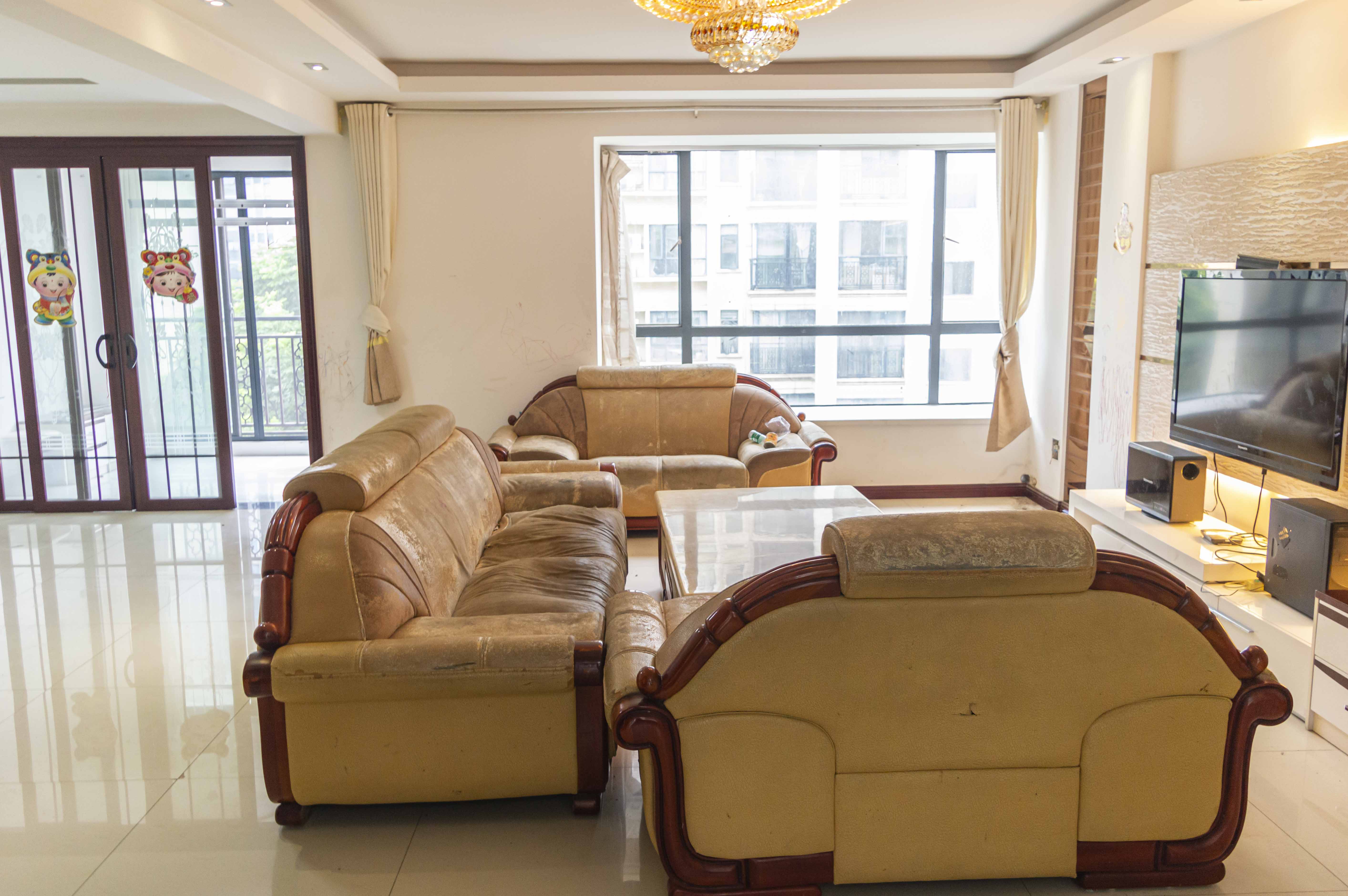 中核缇香名苑  4室2厅2卫    116.0万 中核缇香名苑  4室2厅2卫    116.0万客厅