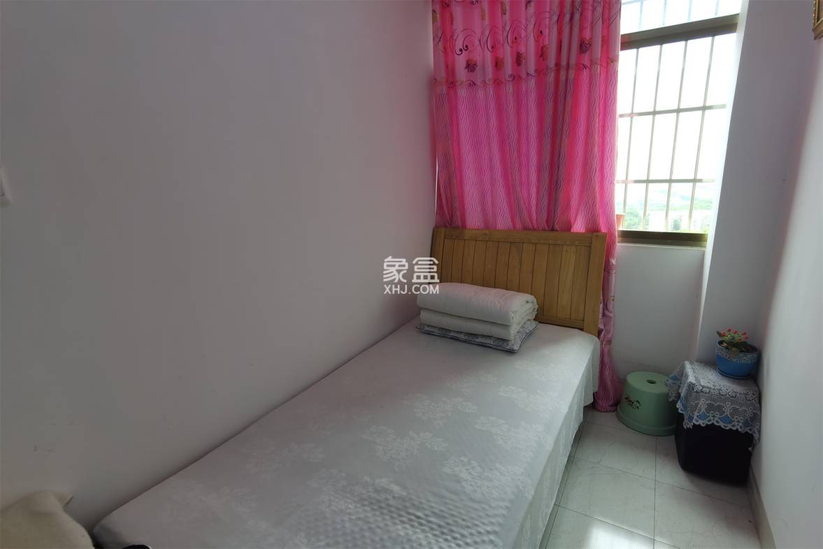 公园道一号(兆富佳园) 3室2厅1卫 95.0万 公园道一号(兆富佳园) 3室2厅1卫 95.0万客厅