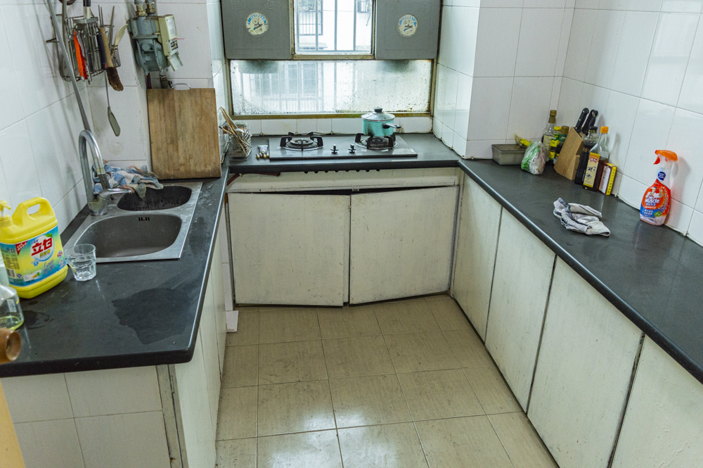 移民小区  3室2厅2卫    52.0万客厅