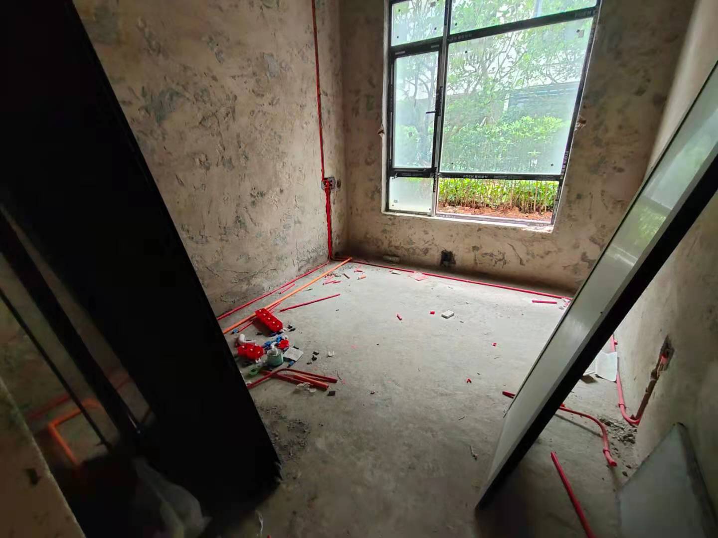 翡翠公园(北大资源) 5室2厅3卫 170.0万 翡翠公园(北大资源) 5室2厅3卫 170.0万客厅