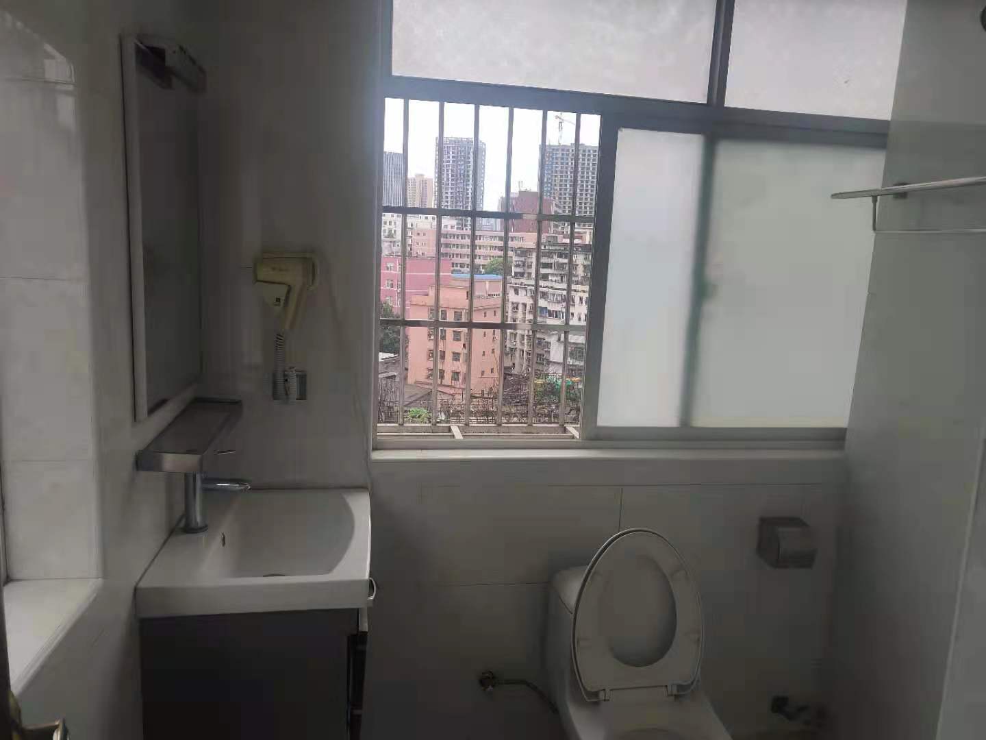 合泰大街D区 1室0厅1卫 1100.00元/月 合泰大街D区 1室0厅1卫 1100.00元/月室内图