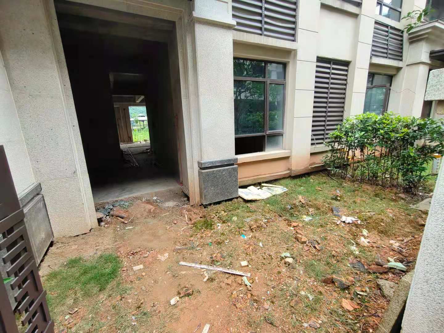 翡翠公园(北大资源) 5室2厅3卫 170.0万 翡翠公园(北大资源) 5室2厅3卫 170.0万客厅