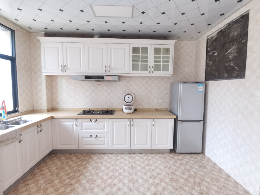 长湖小区 2室2厅1卫 1400.0元/月 长湖小区 2室2厅1卫 1400.0元/月室内图