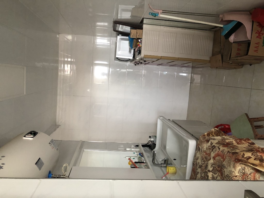 鑫源大厦  3室2厅1卫    68.8万 鑫源大厦  3室2厅1卫    68.8万卫生间