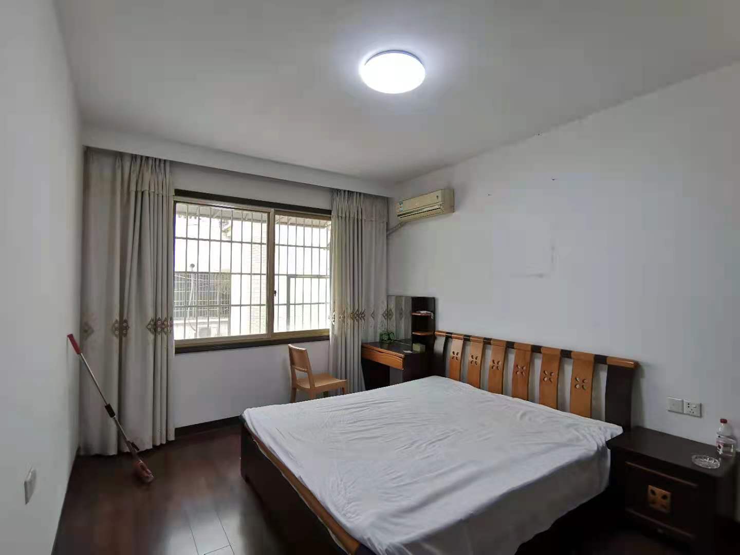 中大名苑 4室2厅2卫 70.0万 中大名苑 4室2厅2卫 70.0万卧室