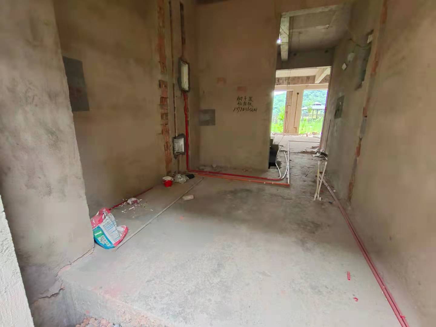 翡翠公园(北大资源) 5室2厅3卫 170.0万 翡翠公园(北大资源) 5室2厅3卫 170.0万客厅