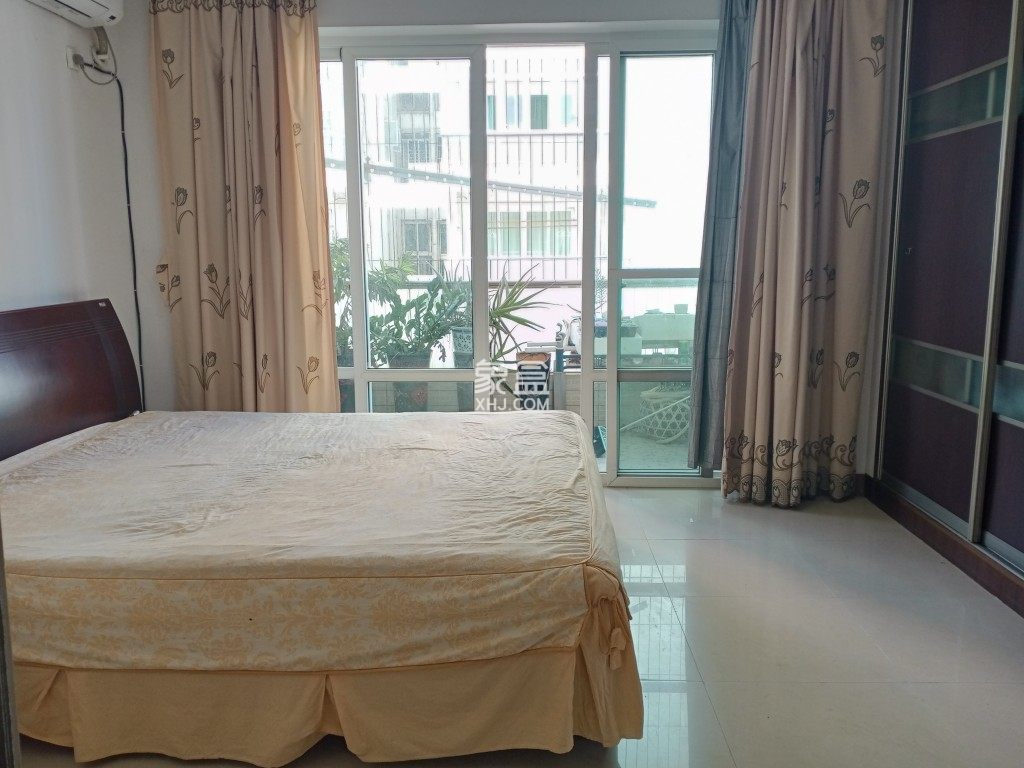富丽花园  3室2厅2卫    250.0万客厅