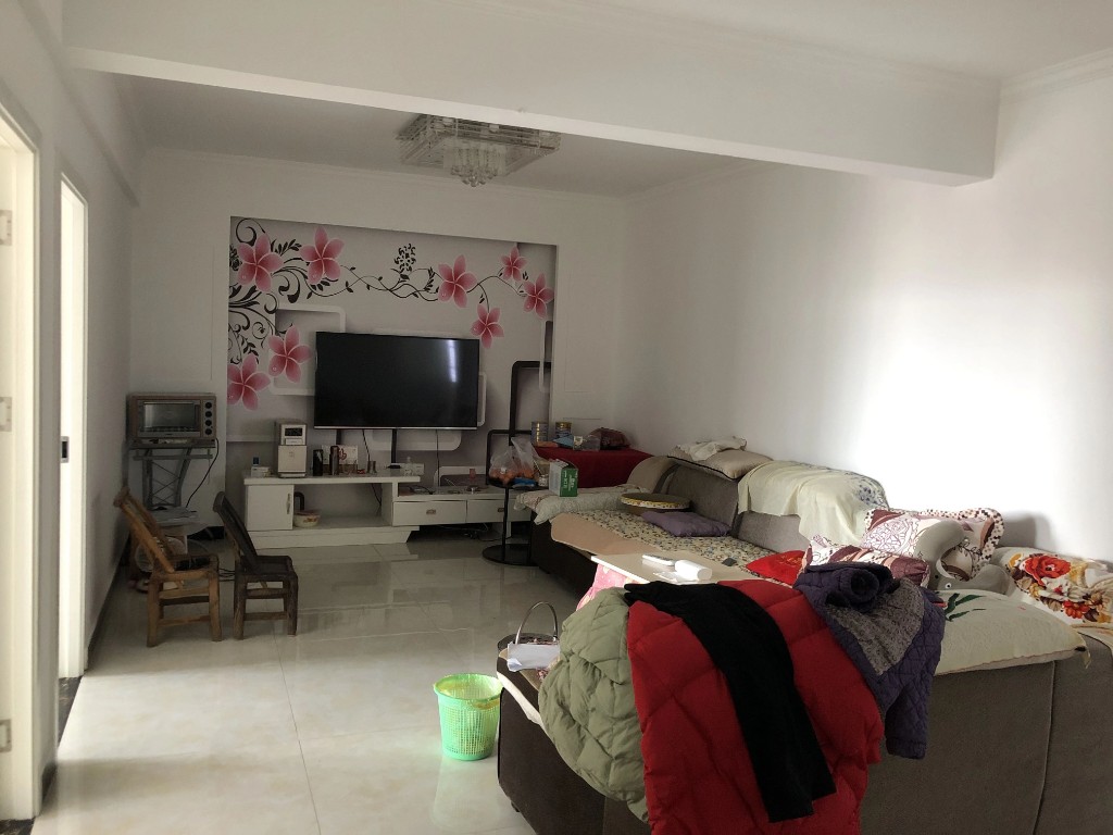 鑫源大厦  3室2厅1卫    68.8万 鑫源大厦  3室2厅1卫    68.8万客厅