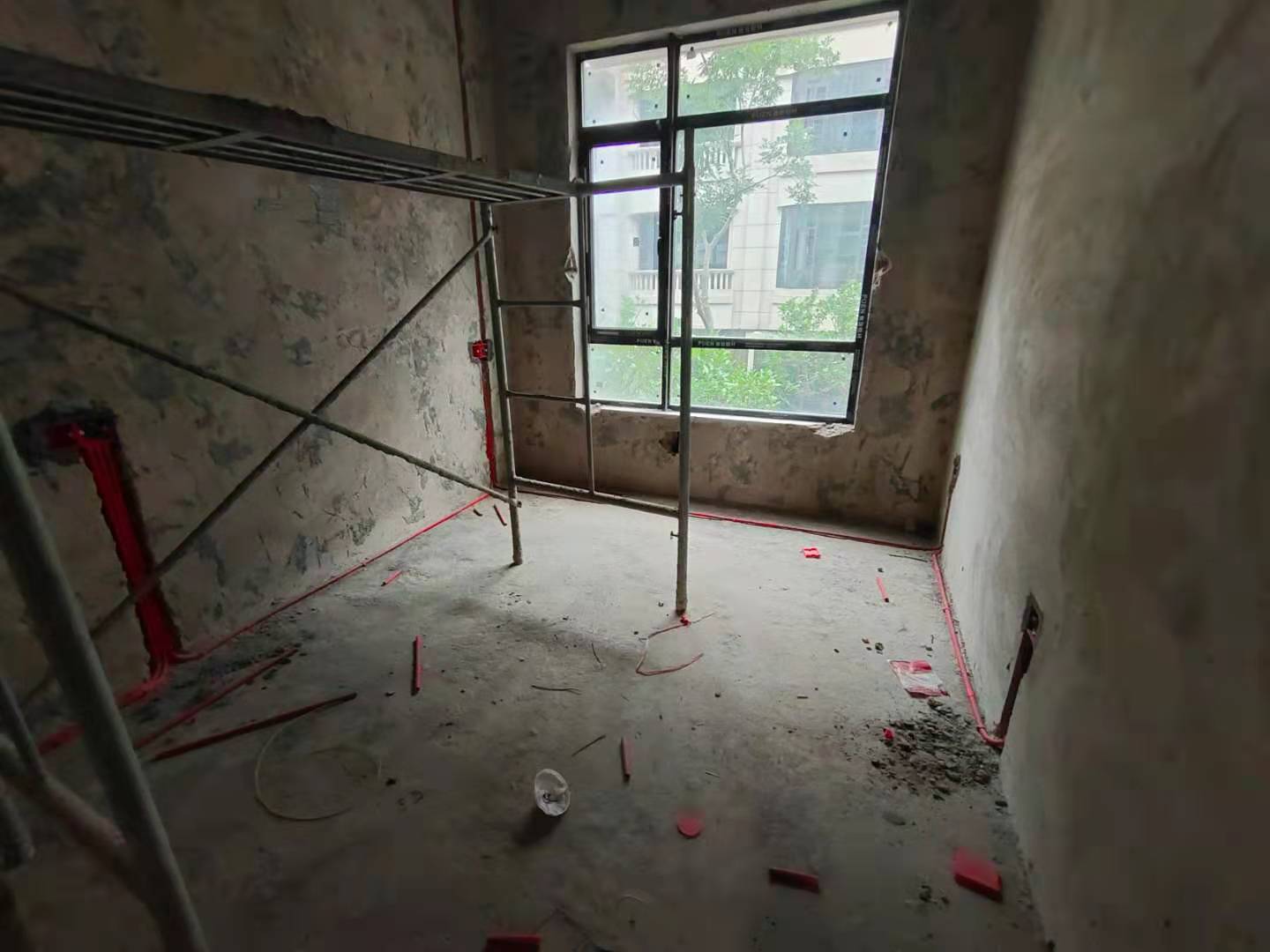 翡翠公园(北大资源) 5室2厅3卫 170.0万 翡翠公园(北大资源) 5室2厅3卫 170.0万客厅