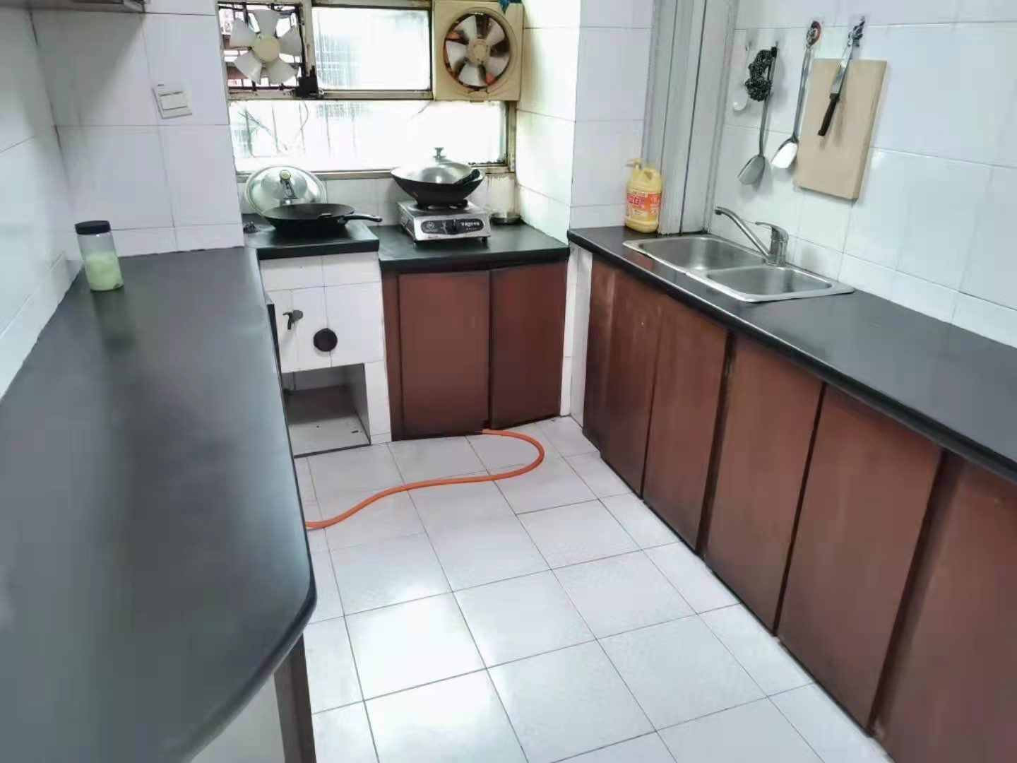 红旗小区  2室2厅1卫    1200.0元/月 红旗小区  2室2厅1卫    1200.0元/月