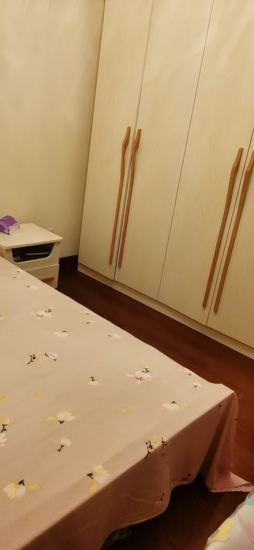 恒大绿洲 2室2厅1卫 68.0万 恒大绿洲 2室2厅1卫 68.0万客厅