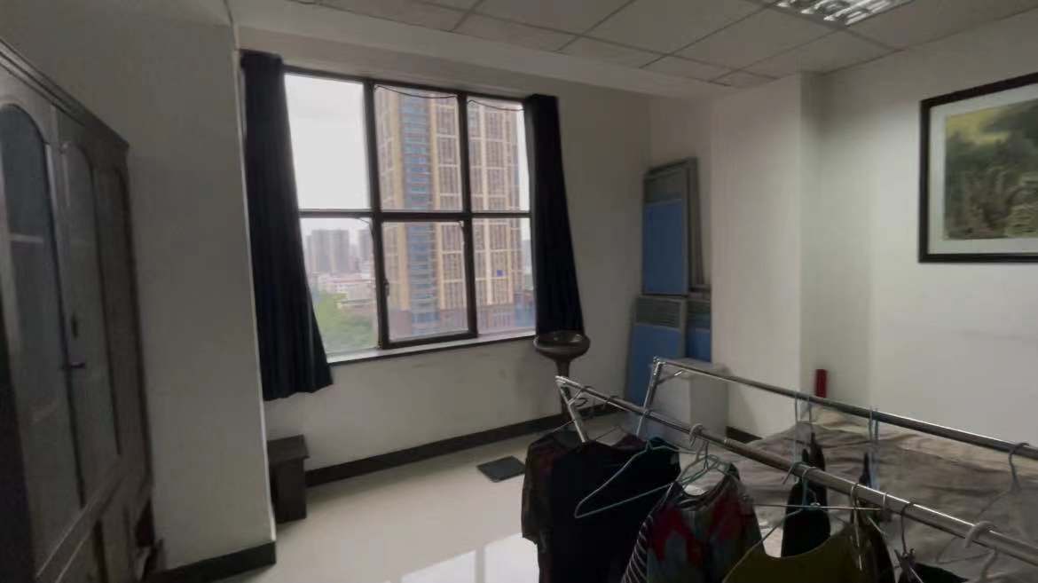 娄星区散盘 1室1厅1卫 35.8万 娄星区散盘 1室1厅1卫 35.8万卧室