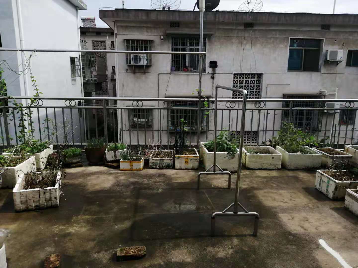 华达机械厂  3室1厅1卫    35.8万 华达机械厂  3室1厅1卫    35.8万阳台