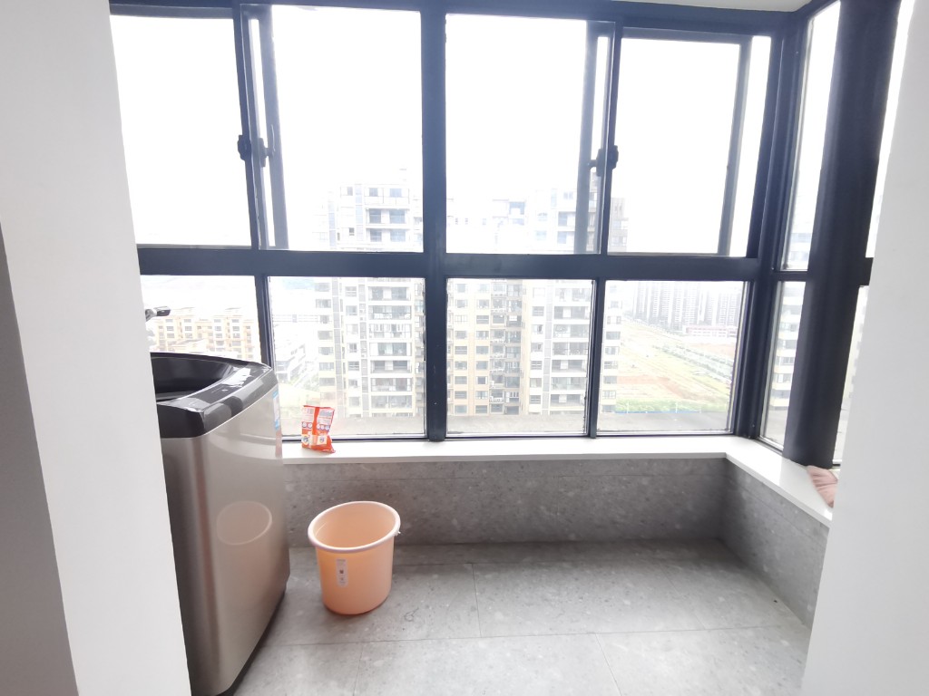 时代新城(翰林府) 3室2厅2卫 75.0万 时代新城(翰林府) 3室2厅2卫 75.0万客厅