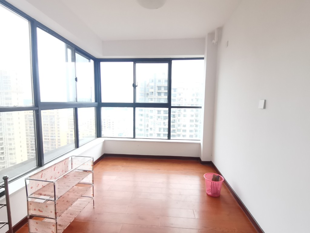 时代新城(翰林府) 3室2厅2卫 75.0万 时代新城(翰林府) 3室2厅2卫 75.0万客厅