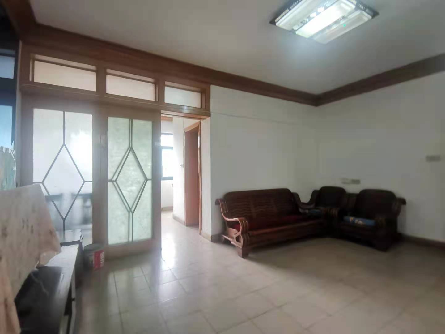 市政公司家属房  3室2厅1卫    1000.0元/月 市政公司家属房  3室2厅1卫    1000.0元/月室内图