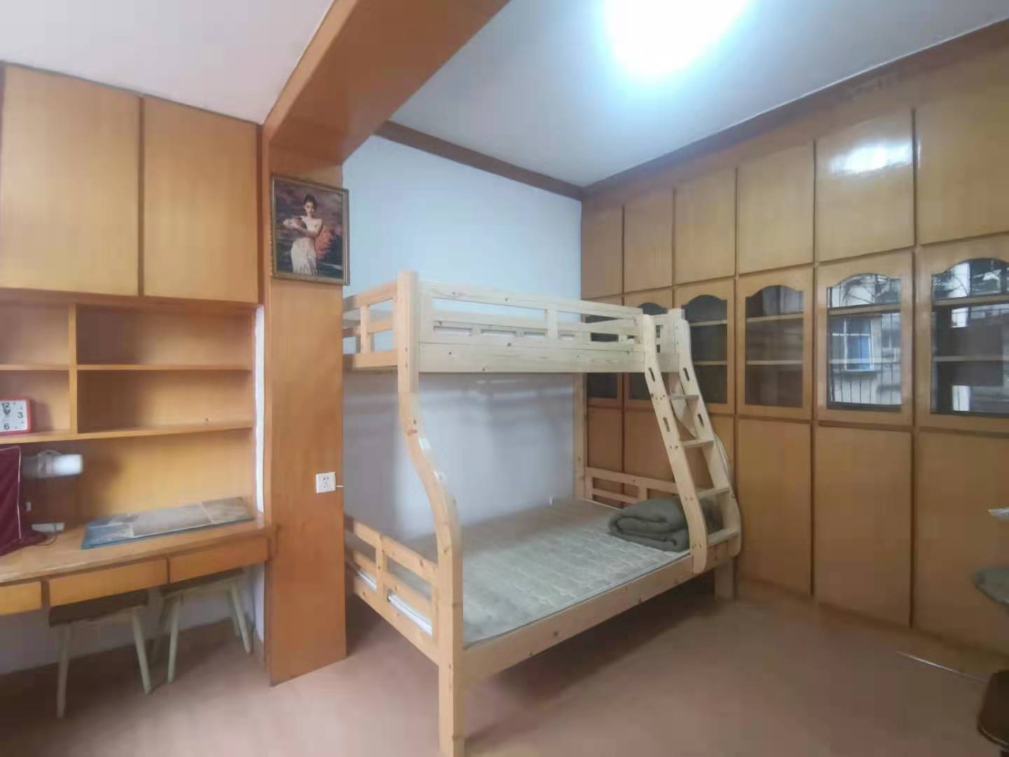 市政公司家属房  3室2厅1卫    1000.0元/月 市政公司家属房  3室2厅1卫    1000.0元/月室内图