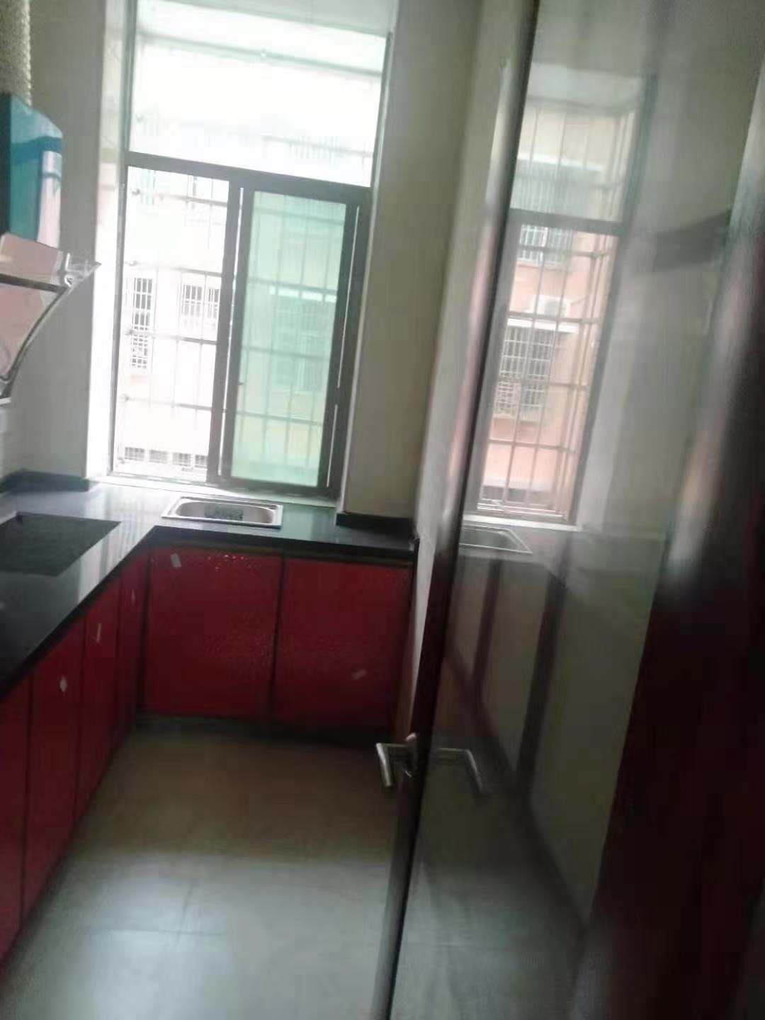 益阳市龙岭工业园(凤山路)  1室1厅1卫    500.0元/月 益阳市龙岭工业园(凤山路)  1室1厅1卫    500.0元/月室内图