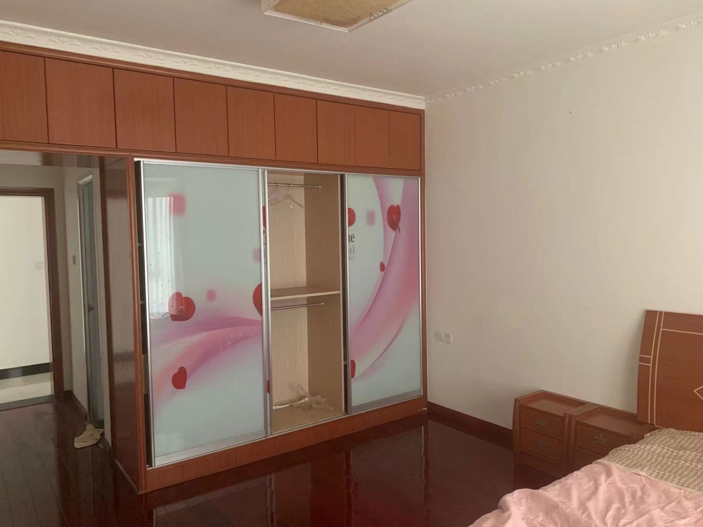 香山红叶  3室2厅2卫    75.8万 香山红叶  3室2厅2卫    75.8万卫生间