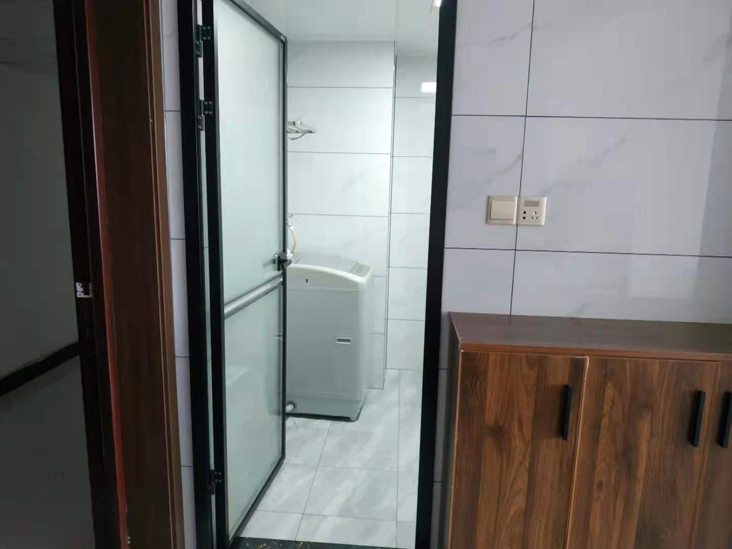 香格里拉  1室1厅1卫    1400.0元/月 香格里拉  1室1厅1卫    1400.0元/月室内图