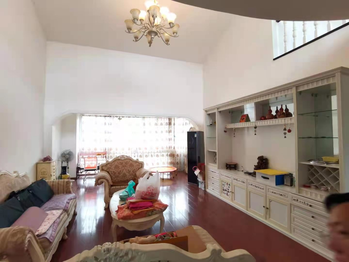 市委家属区东院 5室3厅3卫 120.0万 市委家属区东院 5室3厅3卫 120.0万客厅