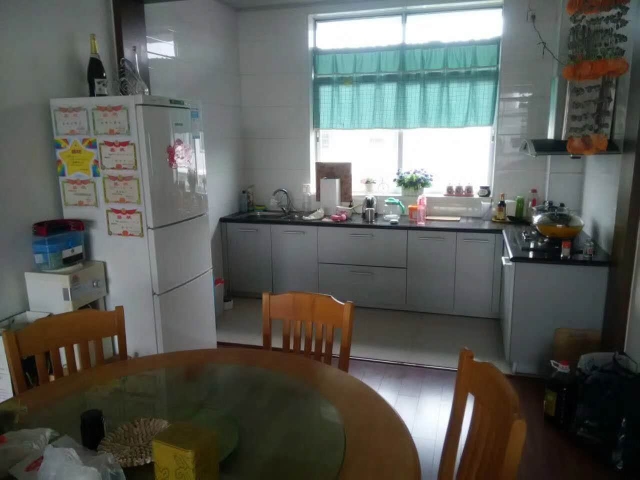 诚信家苑  3室2厅1卫    66.5万 诚信家苑  3室2厅1卫    66.5万客厅