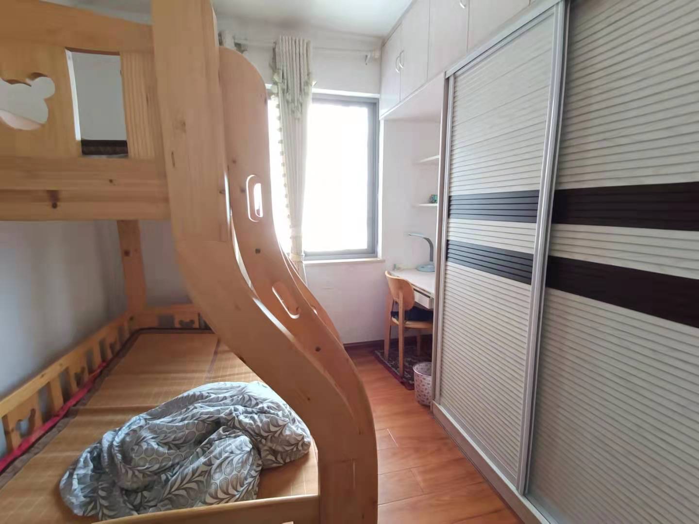 文化园三期 2室2厅1卫 1600.0元/月 文化园三期 2室2厅1卫 1600.0元/月室内图