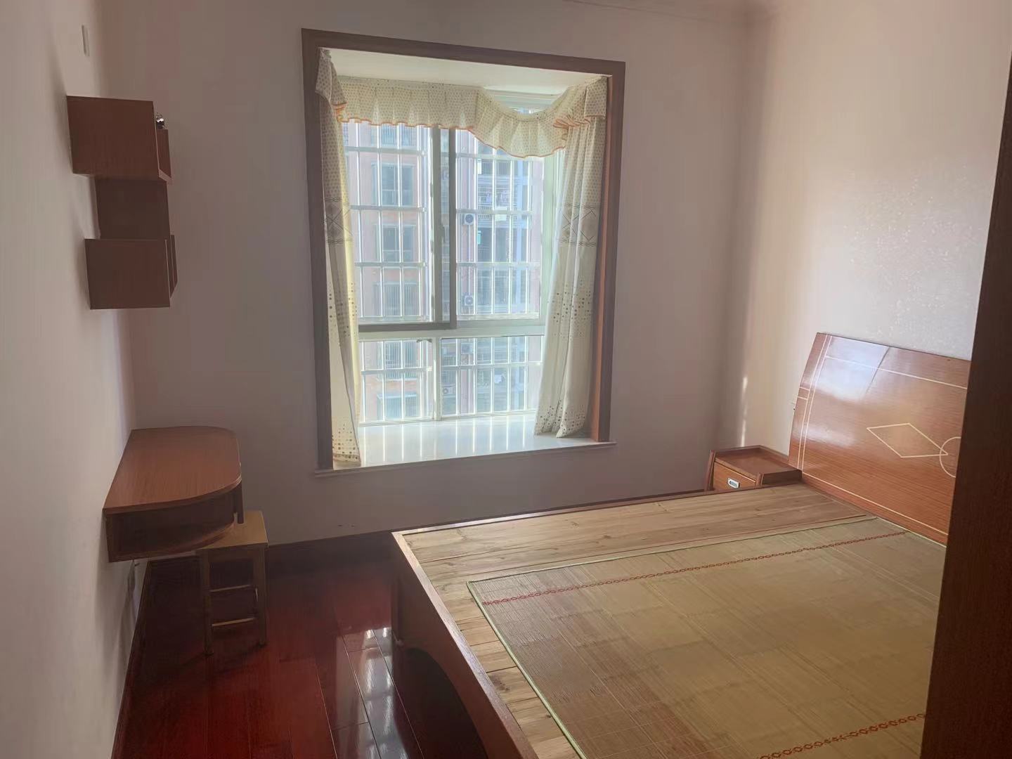 香山红叶  3室2厅2卫    75.8万 香山红叶  3室2厅2卫    75.8万客厅