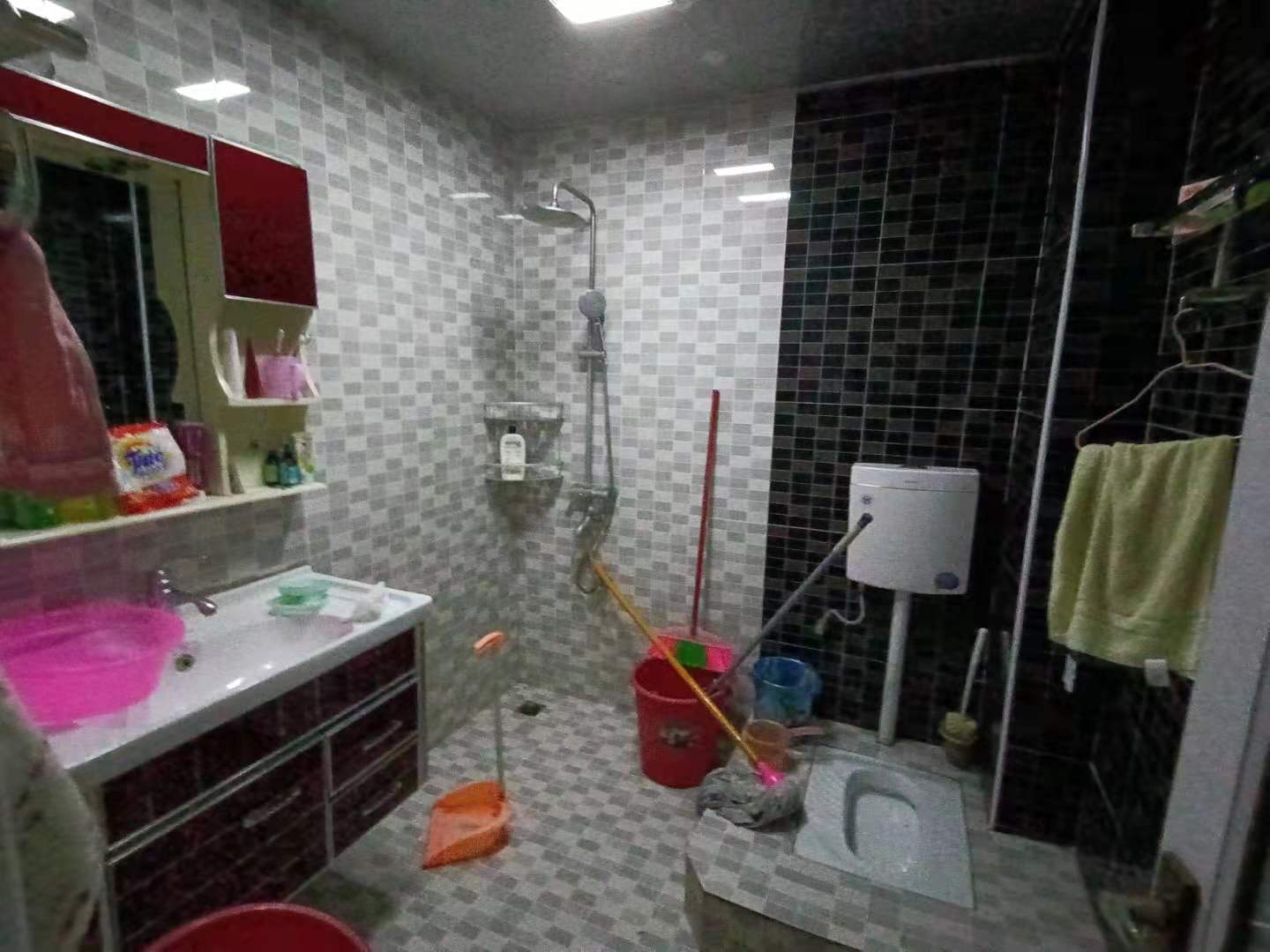 文化园三期 2室2厅1卫 1600.0元/月 文化园三期 2室2厅1卫 1600.0元/月室内图