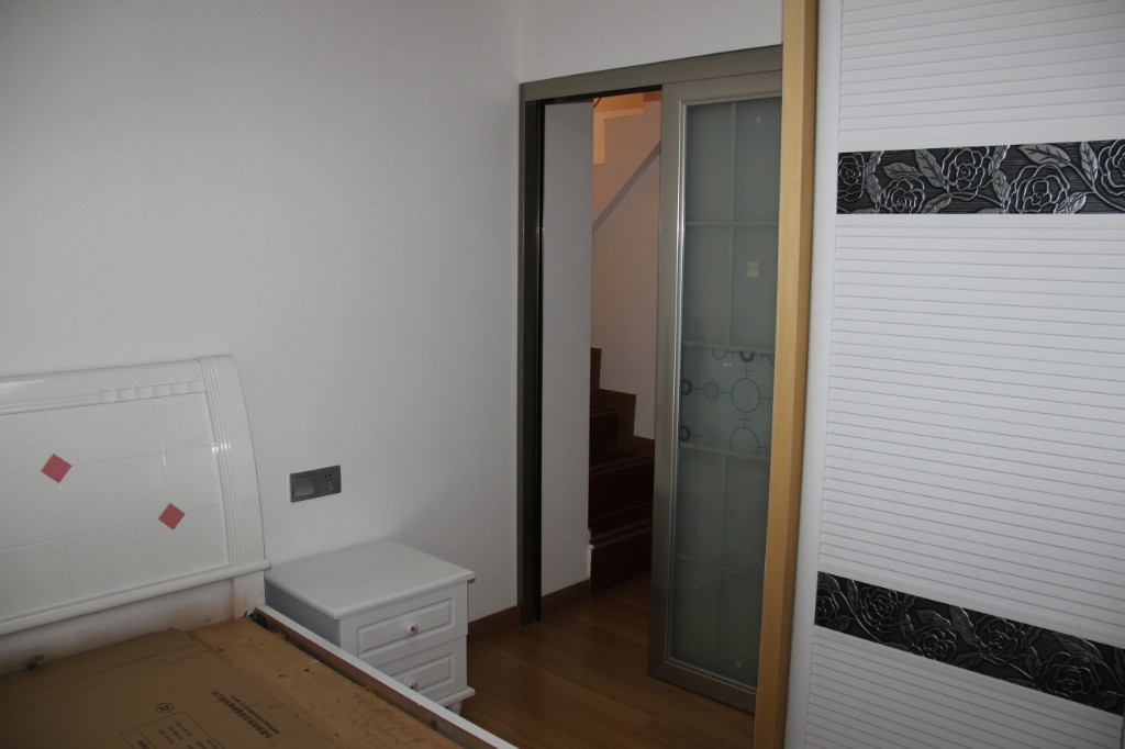 芙蓉尚城 3室1厅1卫 2200.0元/月 芙蓉尚城 3室1厅1卫 2200.0元/月室内图