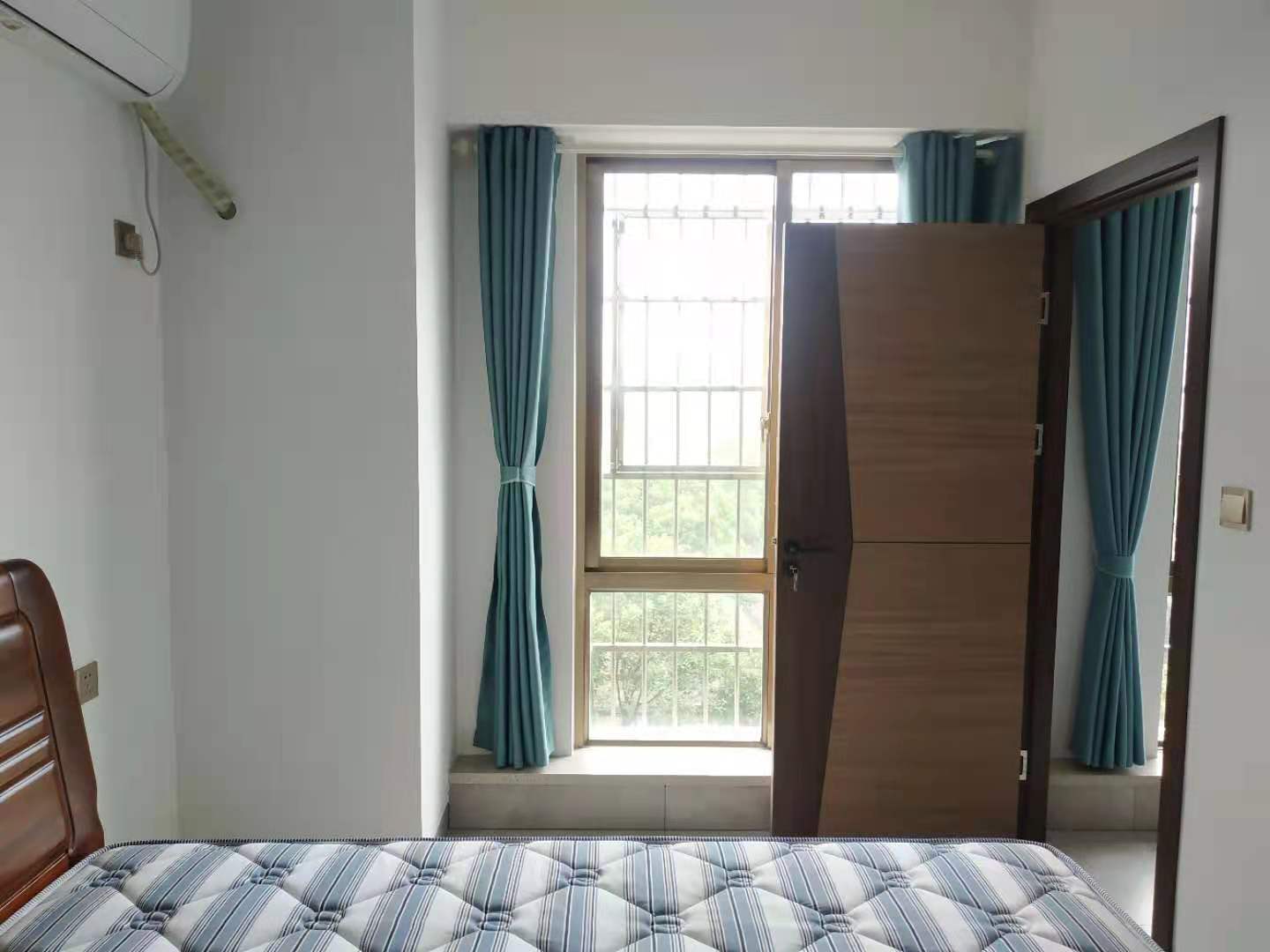 香格里拉  1室1厅1卫    1400.0元/月 香格里拉  1室1厅1卫    1400.0元/月户型图