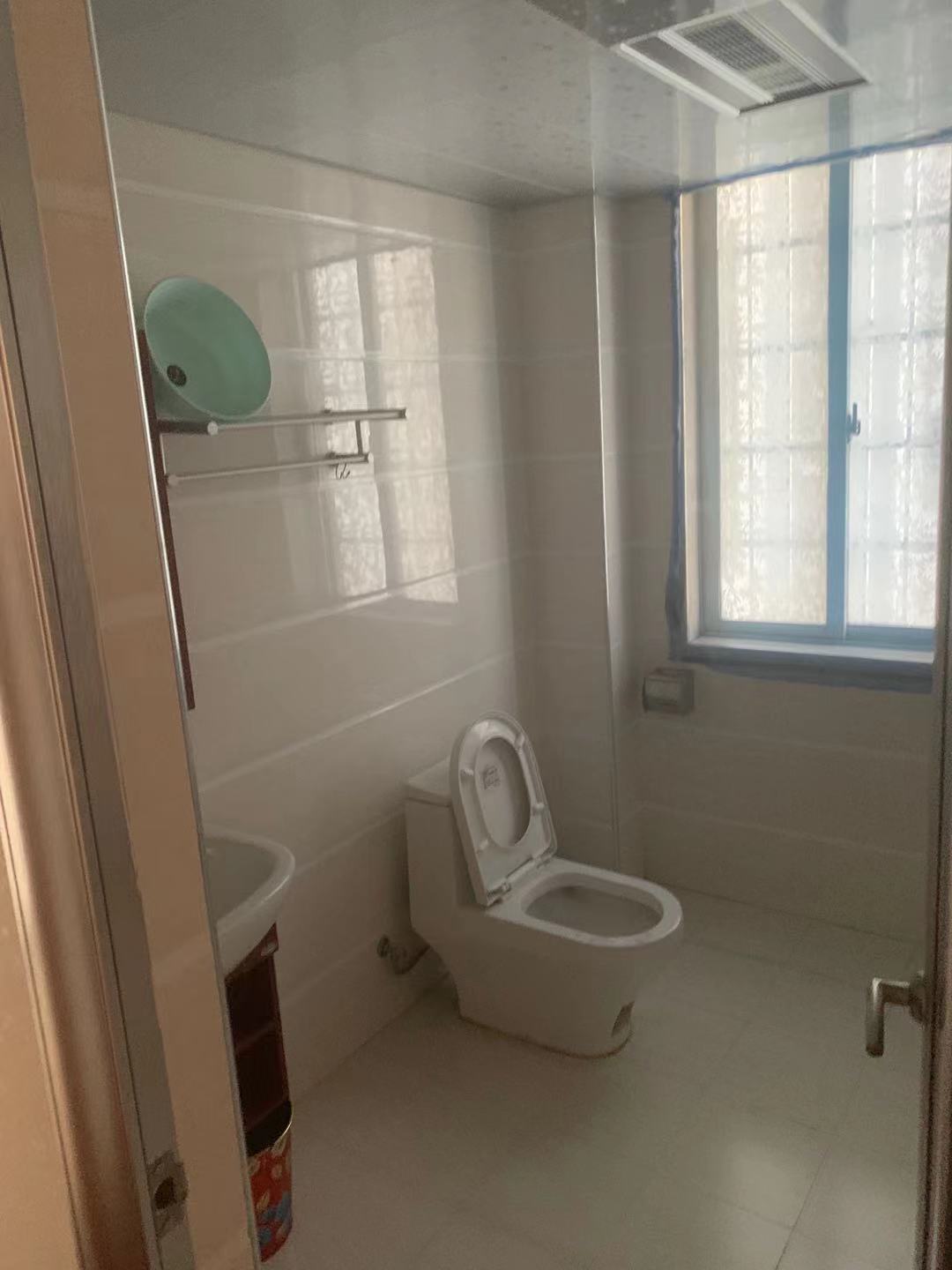 香山红叶  3室2厅2卫    75.8万 香山红叶  3室2厅2卫    75.8万阳台