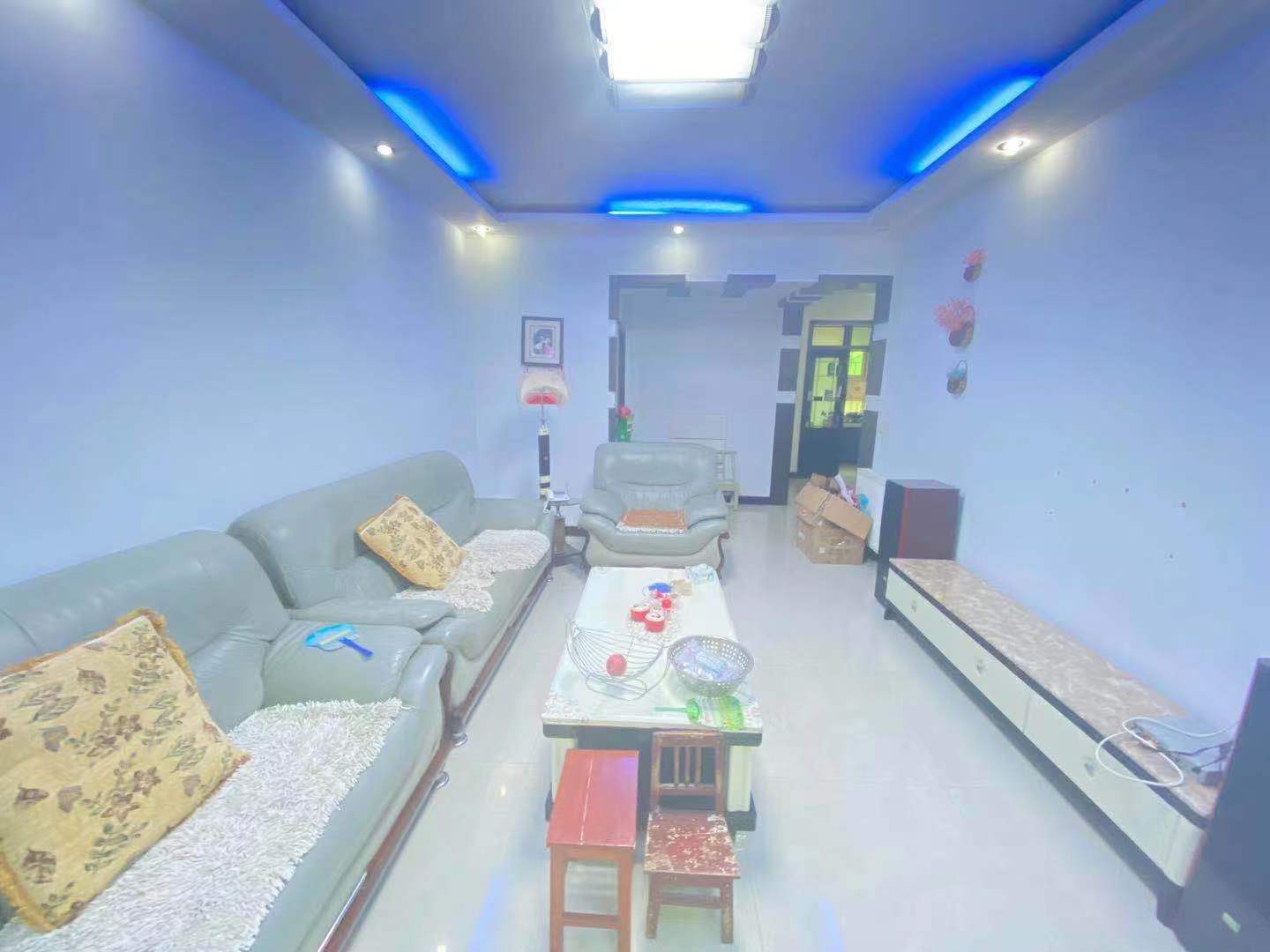 跃进村 3室2厅1卫 53.8万 跃进村 3室2厅1卫 53.8万客厅