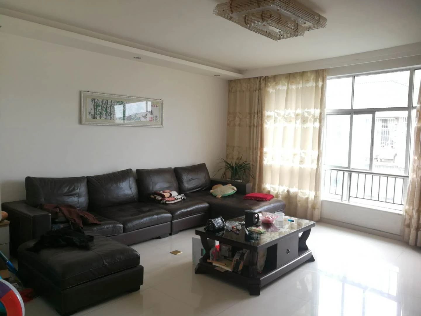 诚信家苑 4室2厅2卫 65.8万 诚信家苑 4室2厅2卫 65.8万客厅