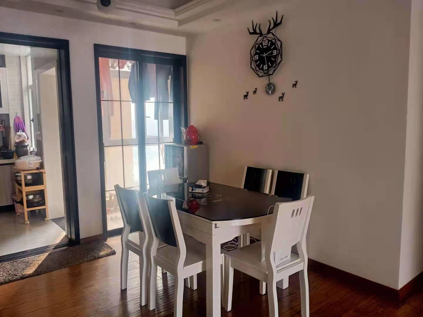 广德荷苑  3室2厅2卫    90.8万 广德荷苑  3室2厅2卫    90.8万客厅