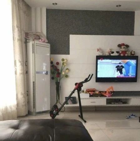 诚信家苑 4室2厅2卫 65.8万 诚信家苑 4室2厅2卫 65.8万客厅